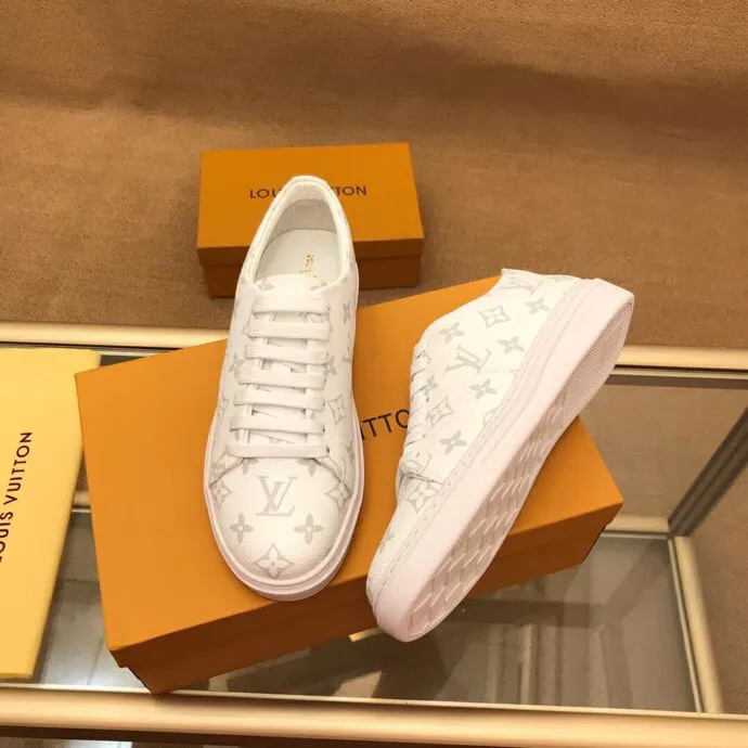 CE - New Arrival Luv Sneaker 062