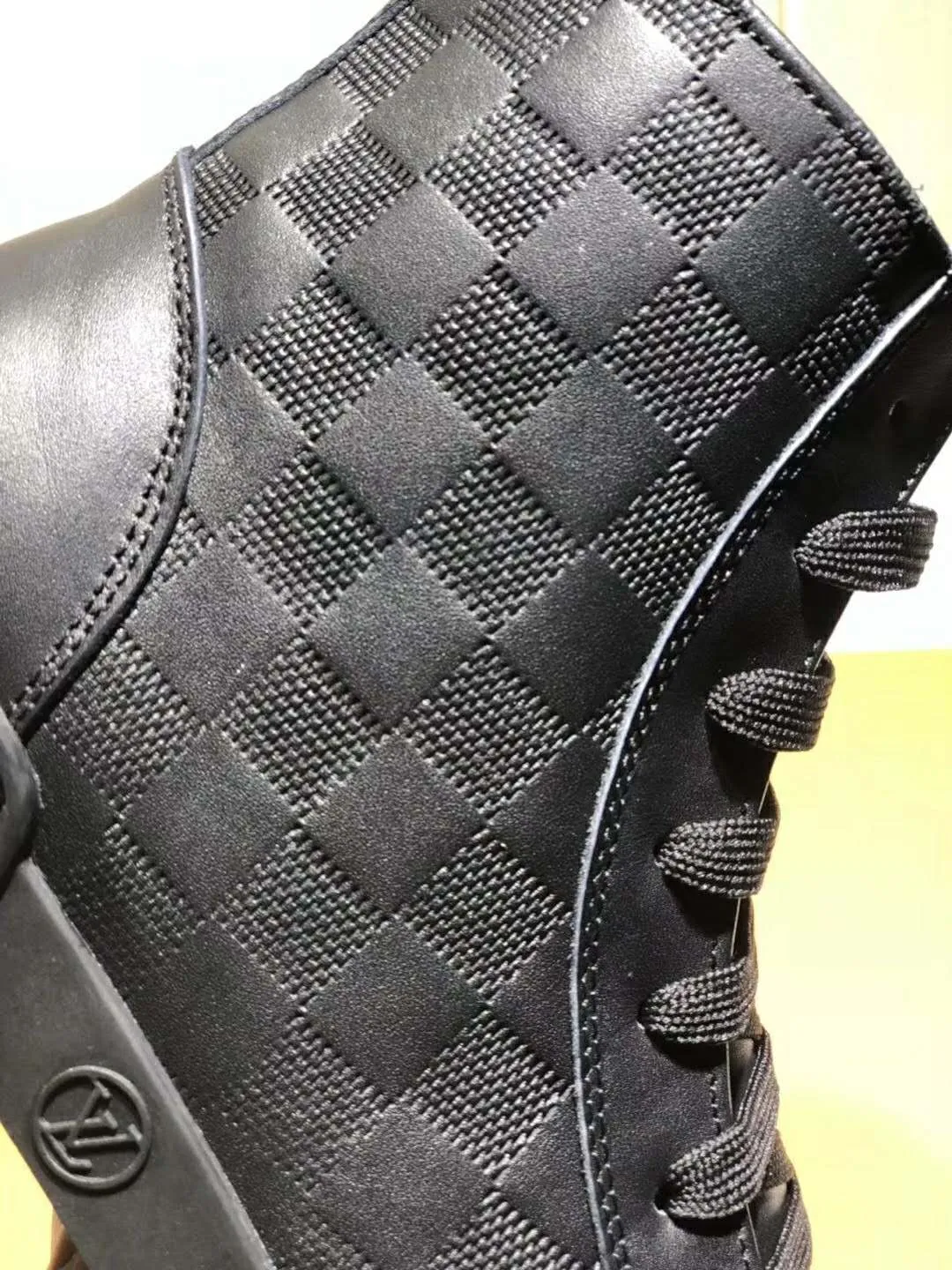 CE - New Arrival Luv Sneaker 073