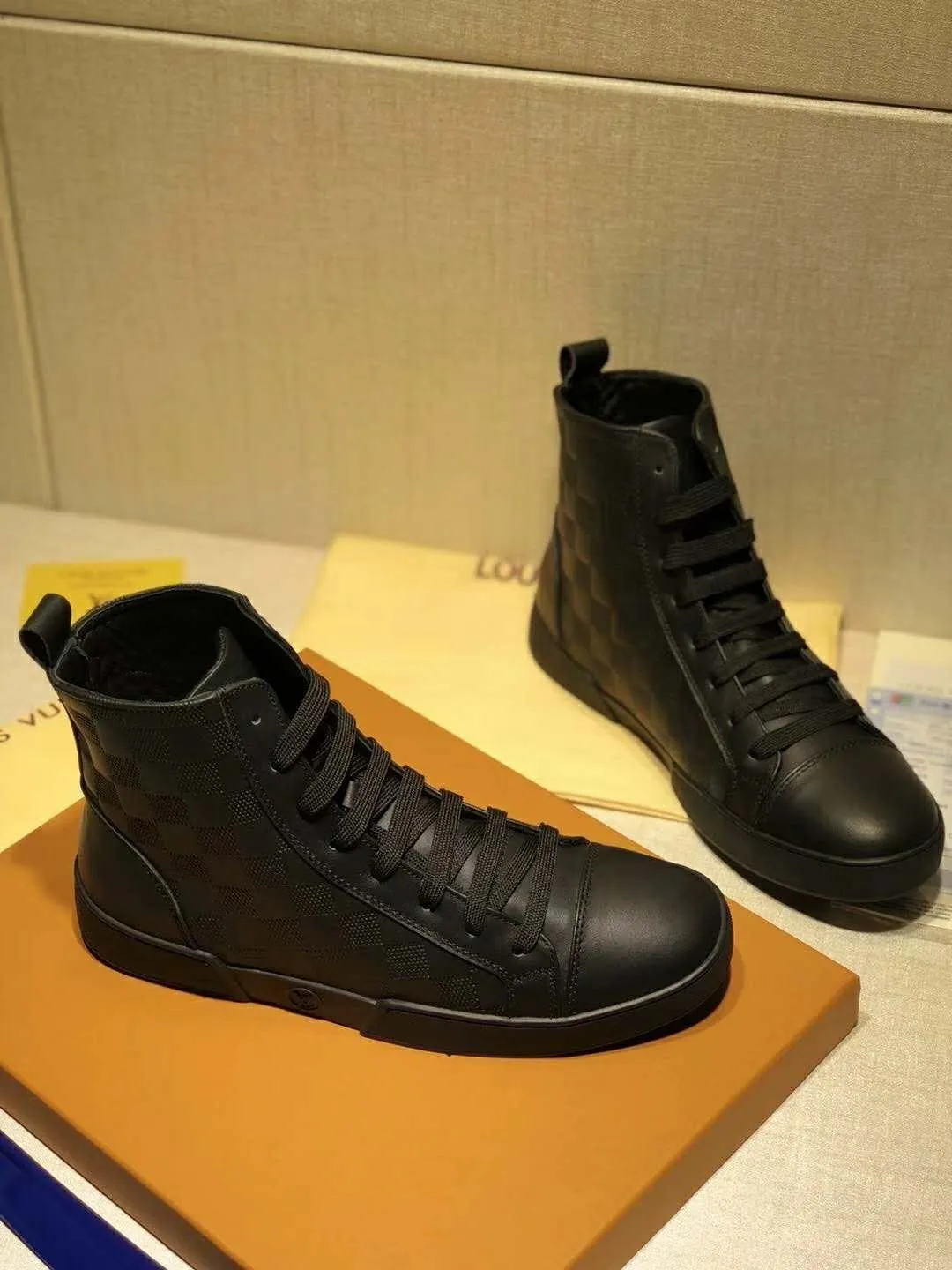 CE - New Arrival Luv Sneaker 073