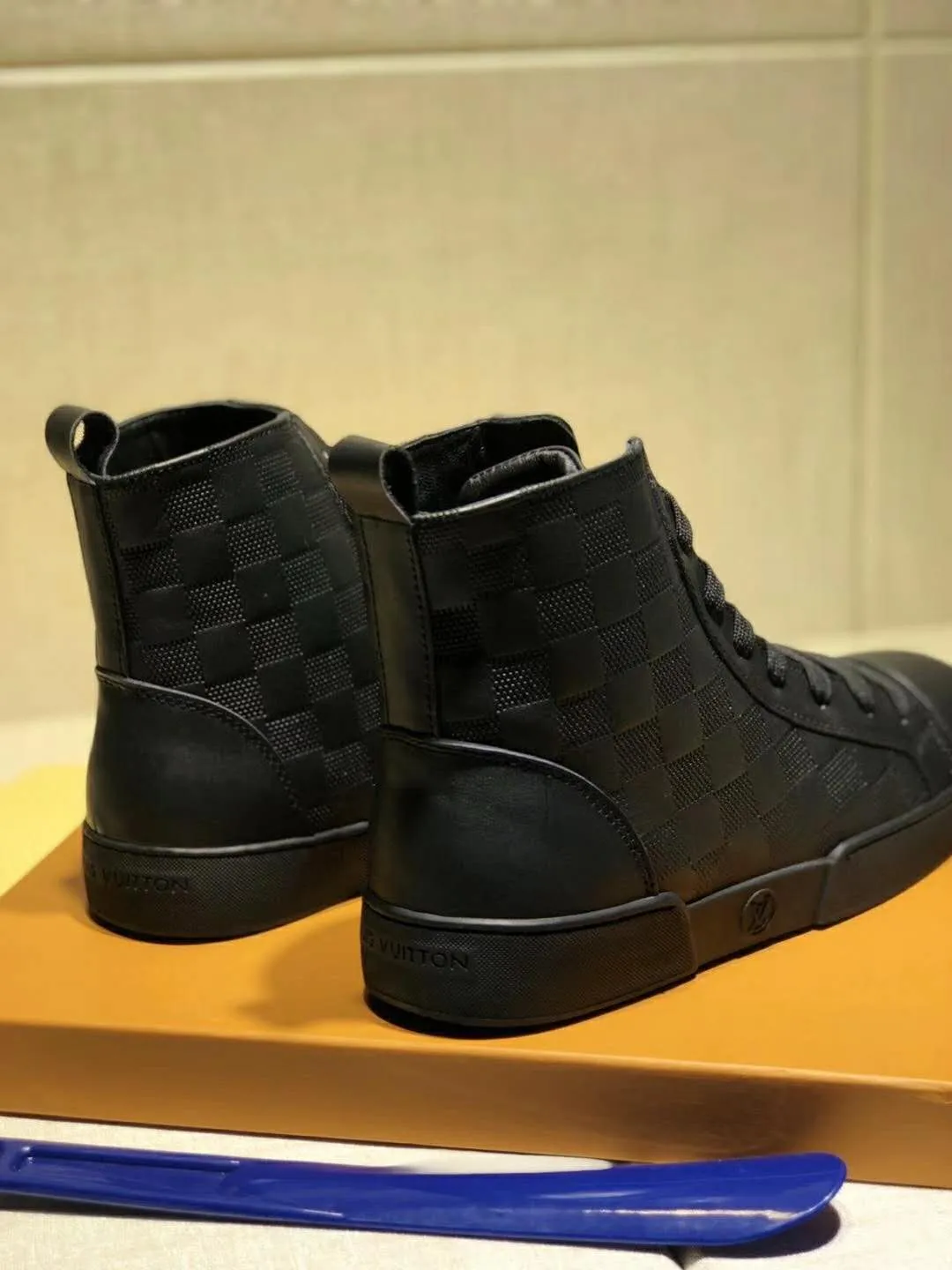 CE - New Arrival Luv Sneaker 073