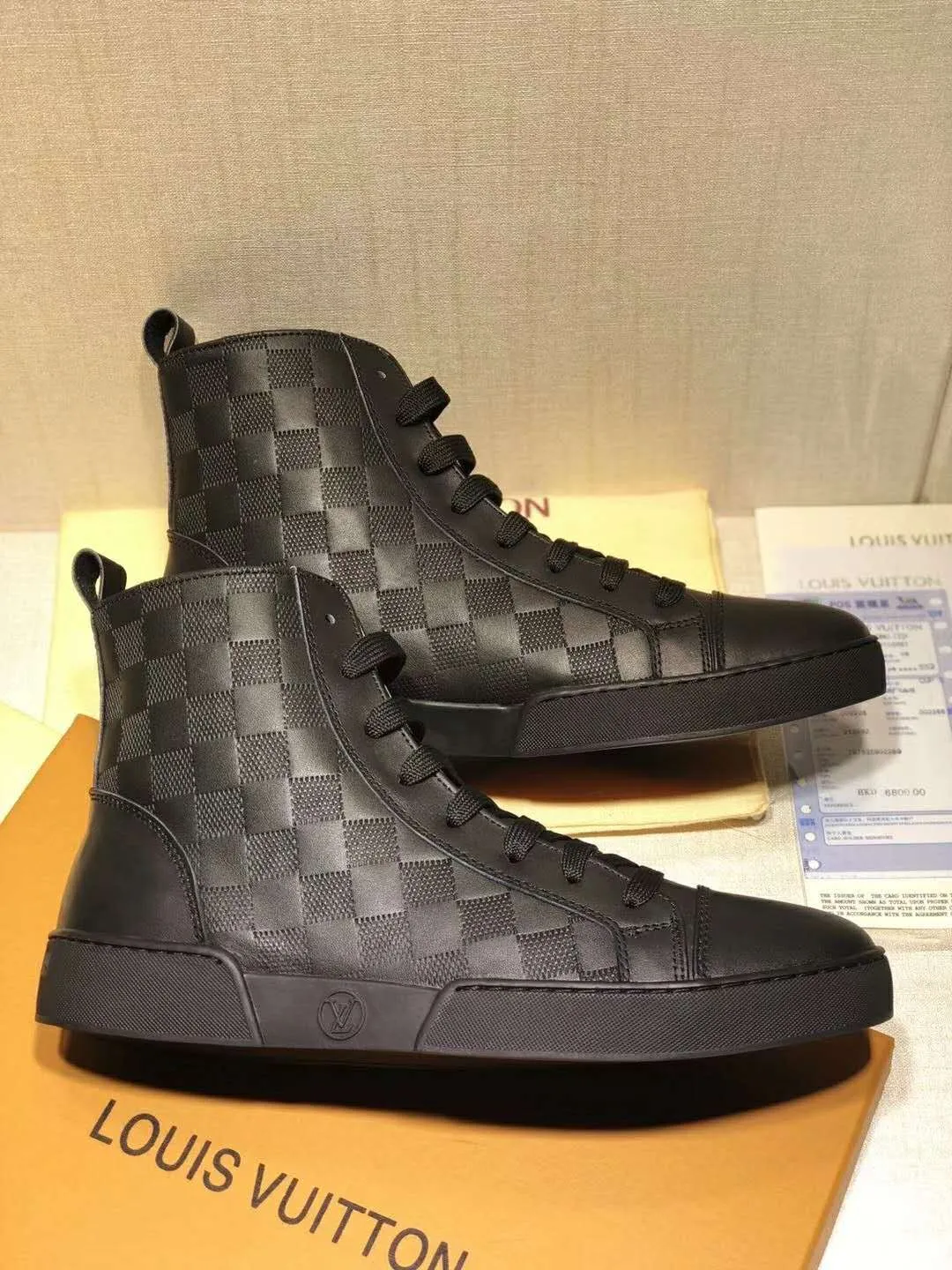 CE - New Arrival Luv Sneaker 073