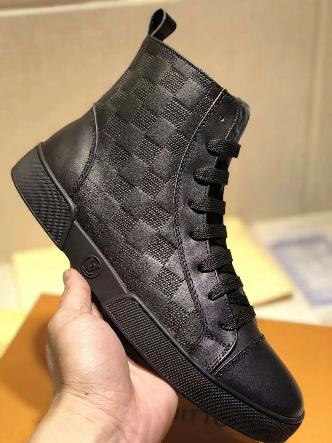 CE - New Arrival Luv Sneaker 073