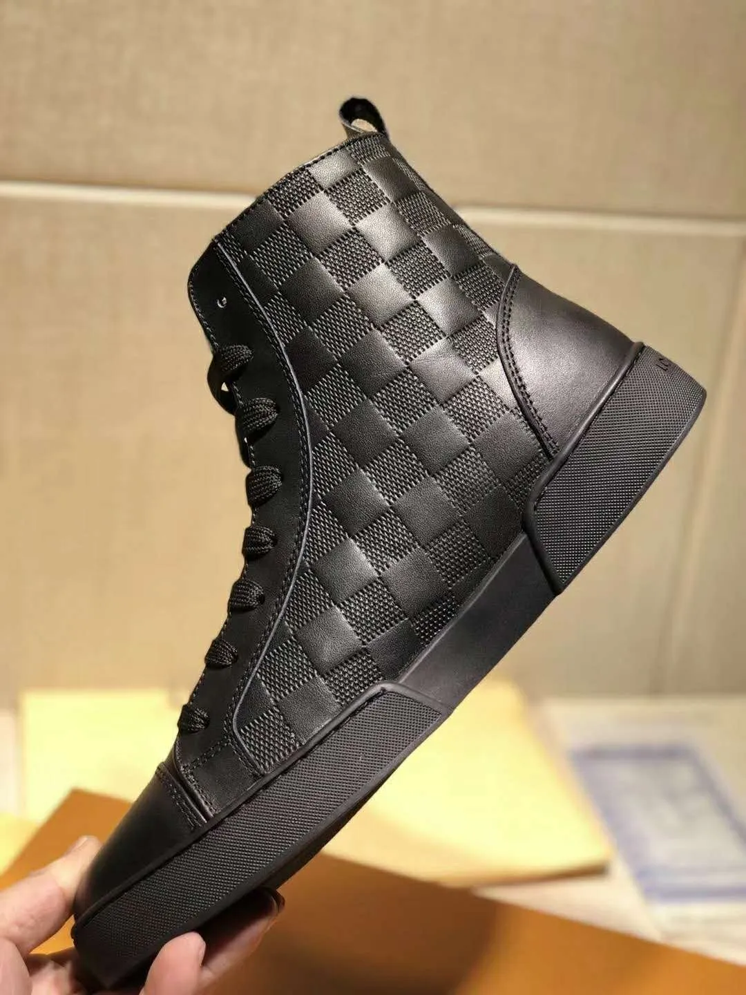 CE - New Arrival Luv Sneaker 073
