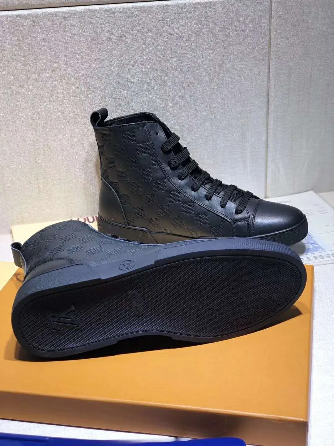 CE - New Arrival Luv Sneaker 073