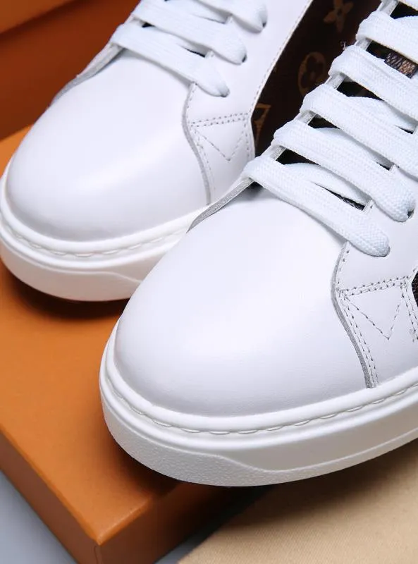 CE - New Arrival Luv Sneaker 105
