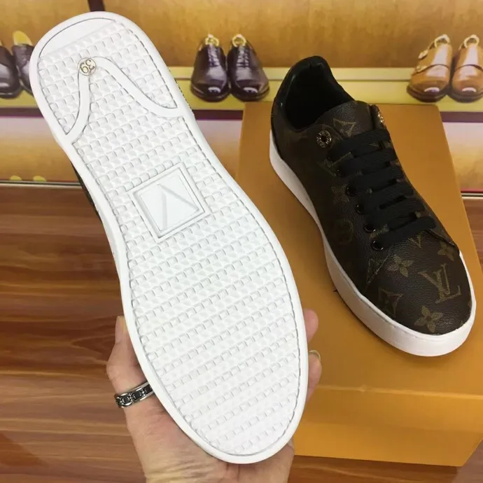 EI -New Arrival Luv Sneaker 048