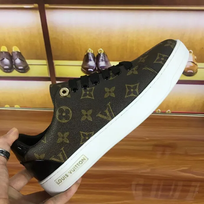 EI -New Arrival Luv Sneaker 048