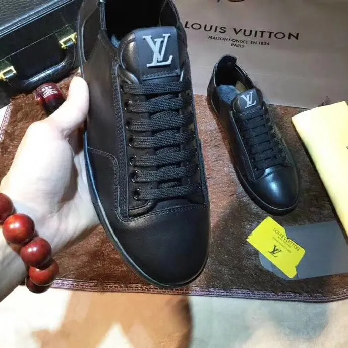 EI -New Arrival Luv Sneaker 059
